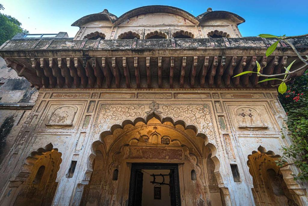 Stay Vista at Khohar Haveli 18th Century Palace with Modern Amenities