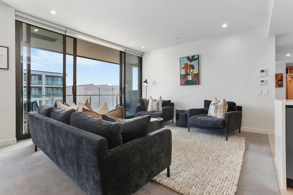 Sunny and Spacious in Wynyard Quarter