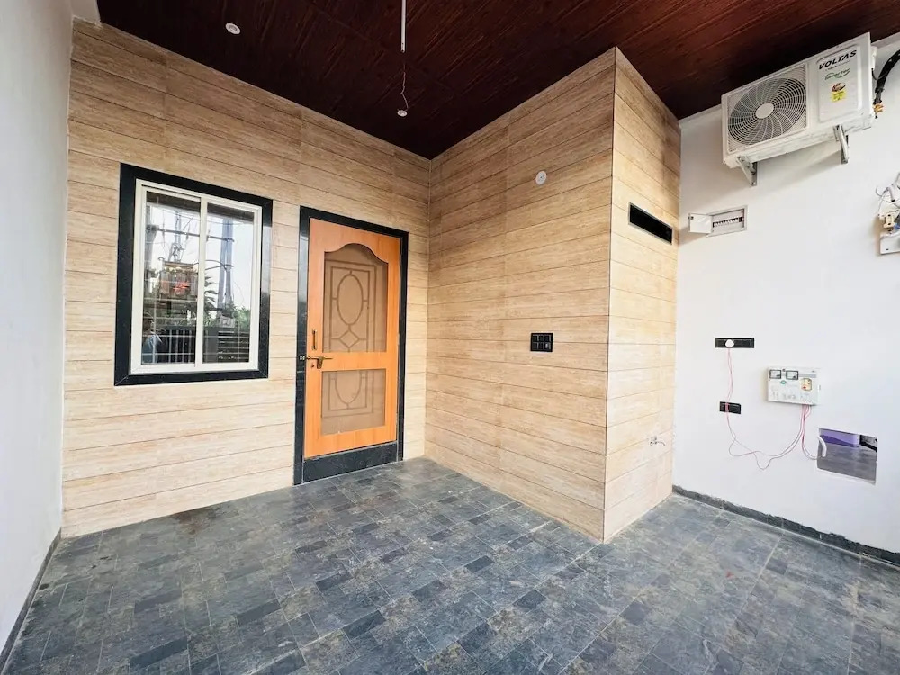HE Azure 3BHK Bunglow Nr Apollo DB City