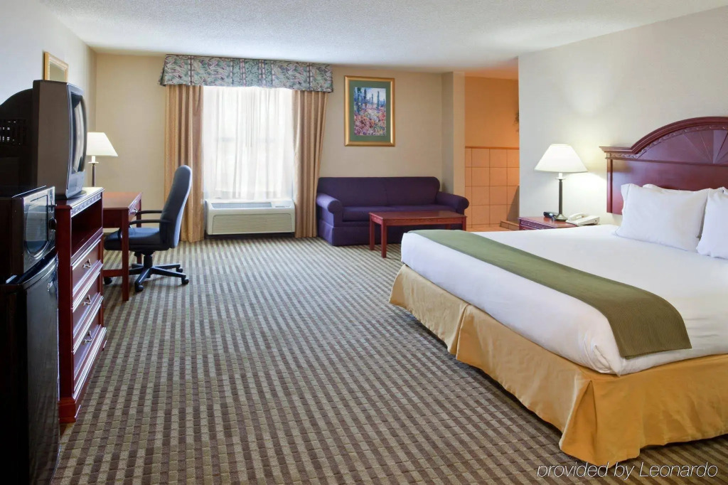 Holiday Inn Express Hotel & Suites Circleville by IHG