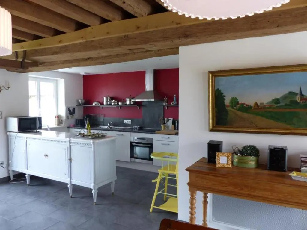 Maison bourbonnaise rénovée avec terrasse, Wifi et parking - FR-1-489-107