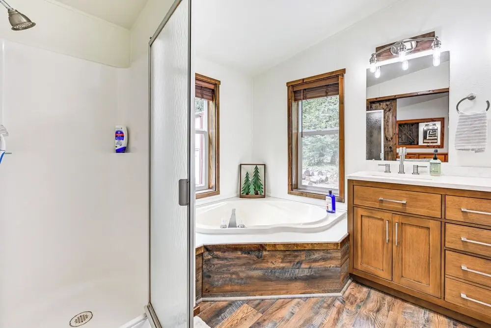 Gateway to Mt Rainier: Riverfront Haven w/ Hot Tub