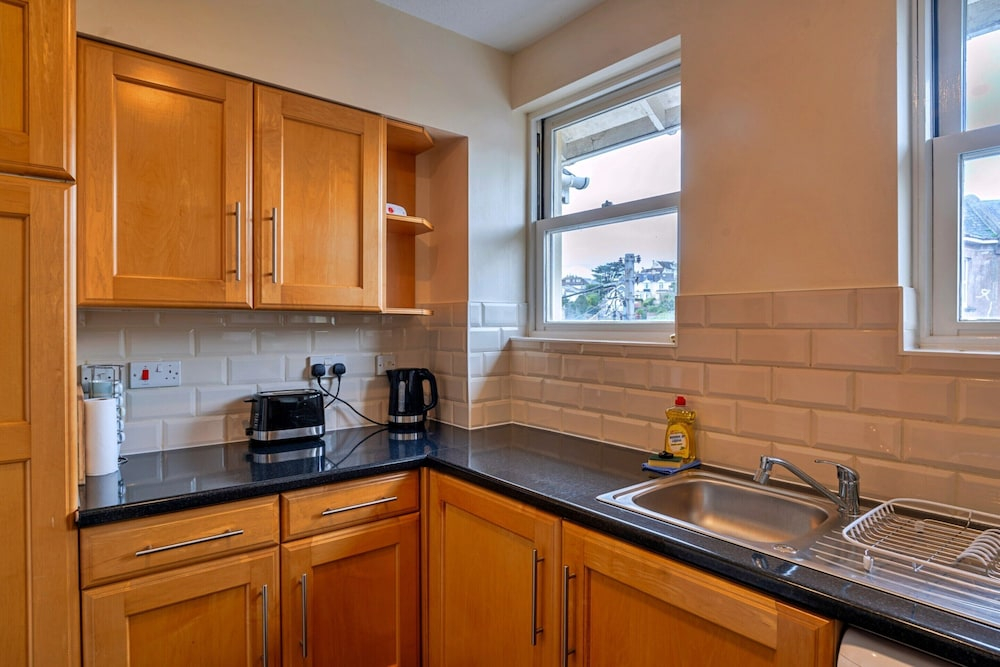 Apartment in Teignmouth Near River Beach