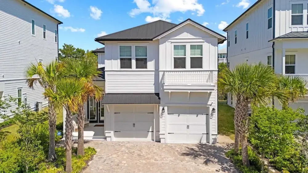 Family-friendly Coastal Escape Grill, Decks & More!