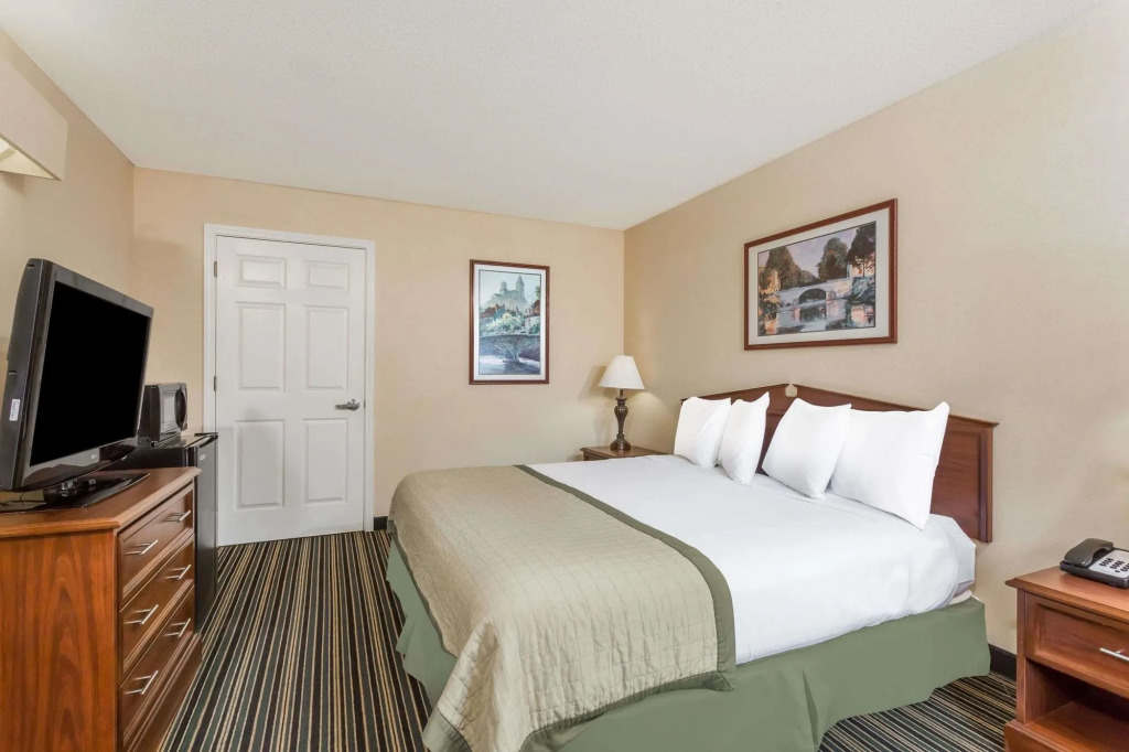 Baymont Inn & Suites - Orangeburg