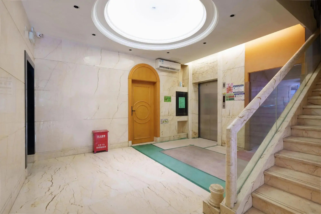 Gangtian Fashion Apartment (Shenzhen North Railway Station)