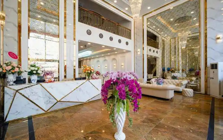 Happy Hotel