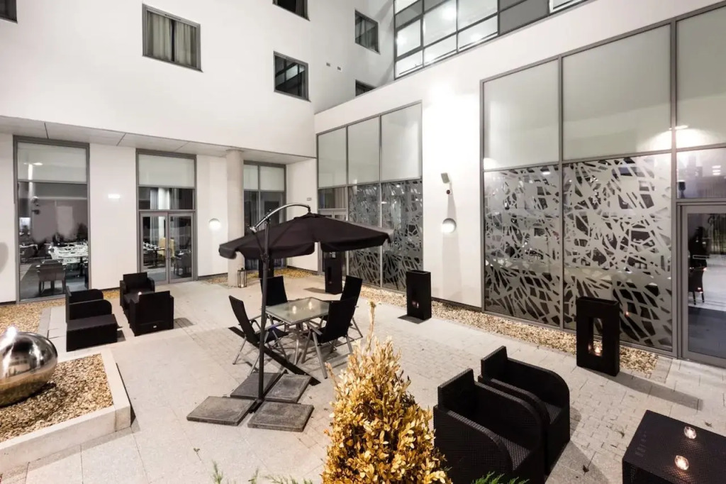 Heston Hyde Hotel
