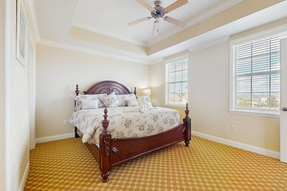 Top-floor 2BR Condo With Golf Course Views, Garage & Reunion Resort Amenities