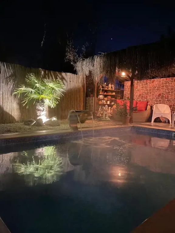 Sıcak Havuzlu Şömineli Jakuzili Villa