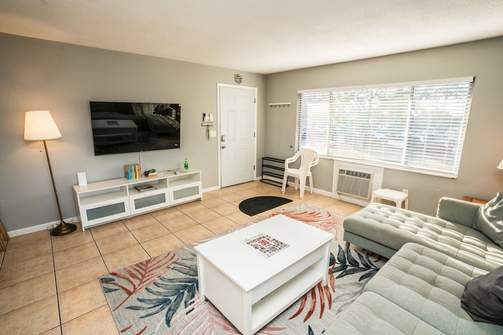 Clearwater Cove - 2344 Shelley St 1 Bedroom Condo