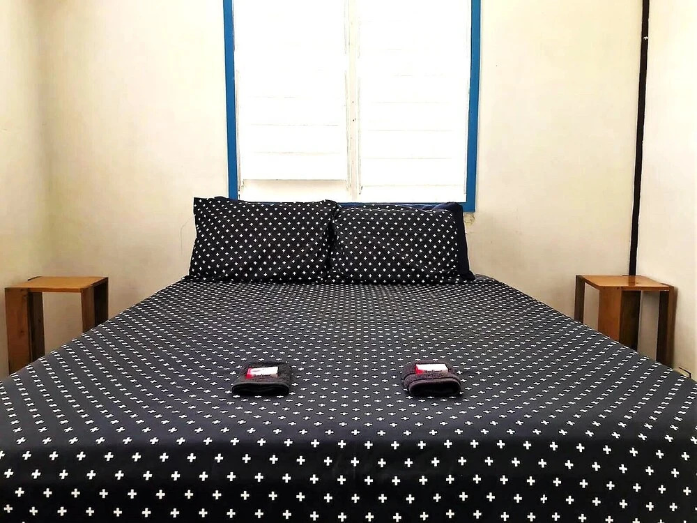 Budget Cheerful Entire Private Belizean One Bedroomed Home