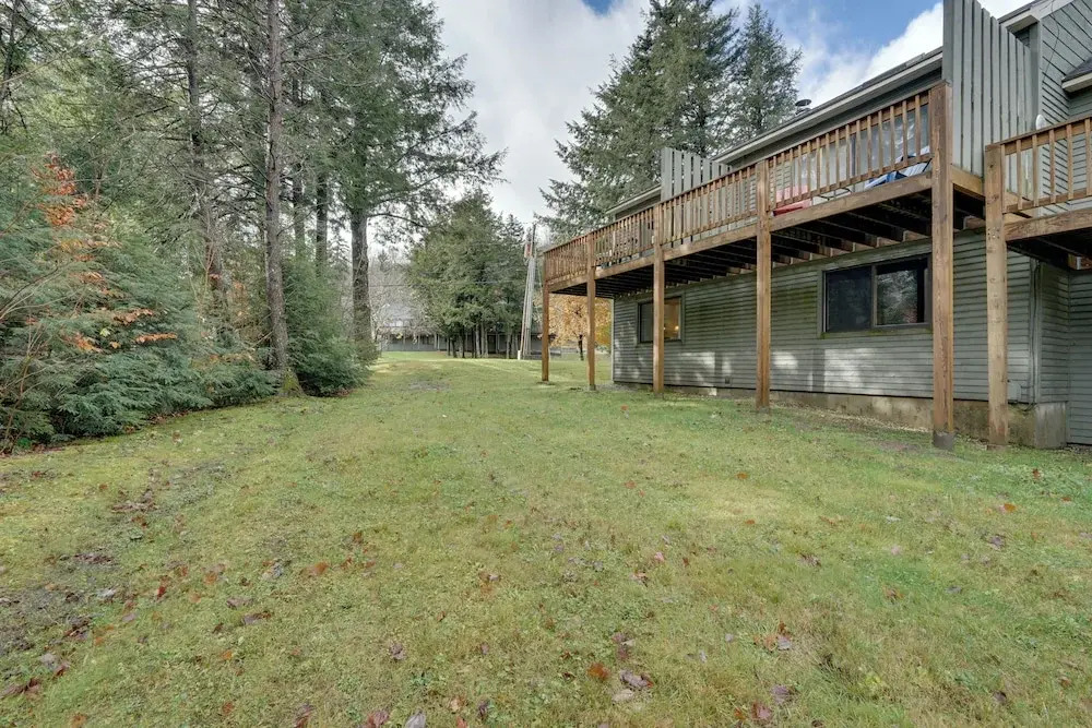 Dover Condo w/ Grill & Balcony: 3 Mi to Mt Snow!