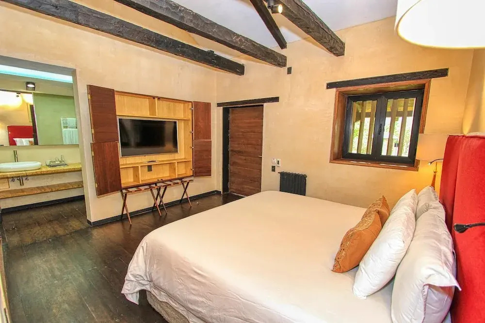 Uvence Arte + Hotel