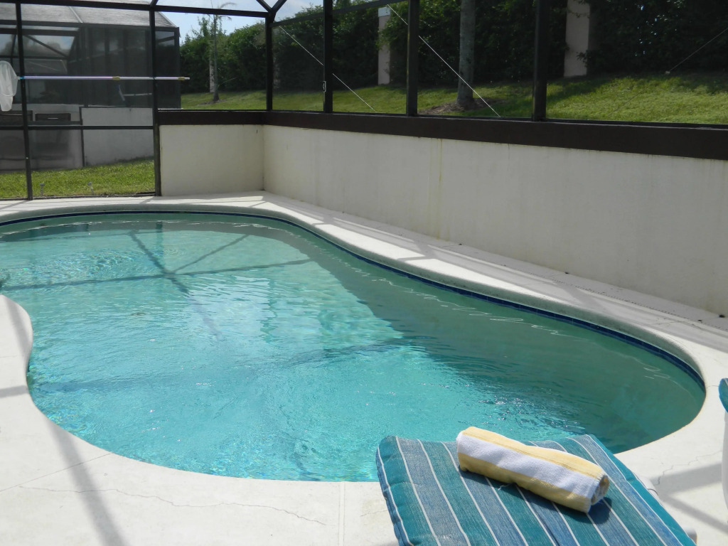 4 Bedroom Pool Home near Theme Parks & Shopping, Davenport, US