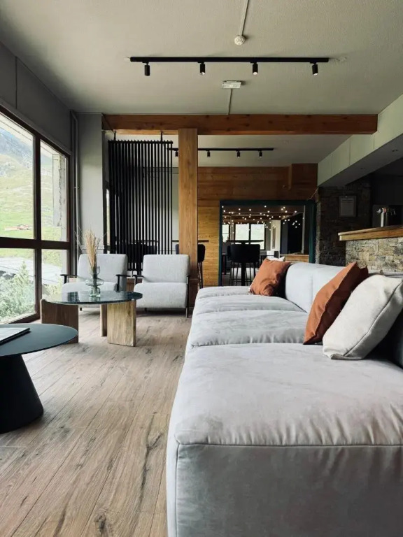 Alpeen Hotel