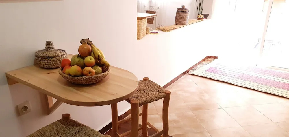 FRESH DESIGNED next to THE SEA -nice area - wifi