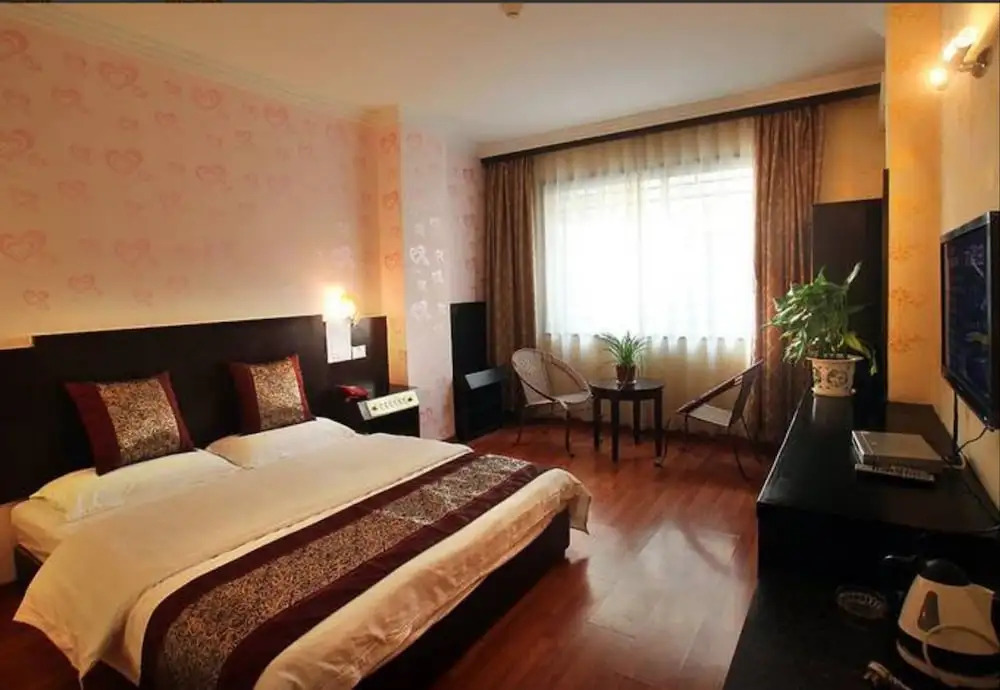 Yueguang Holiday Hotel