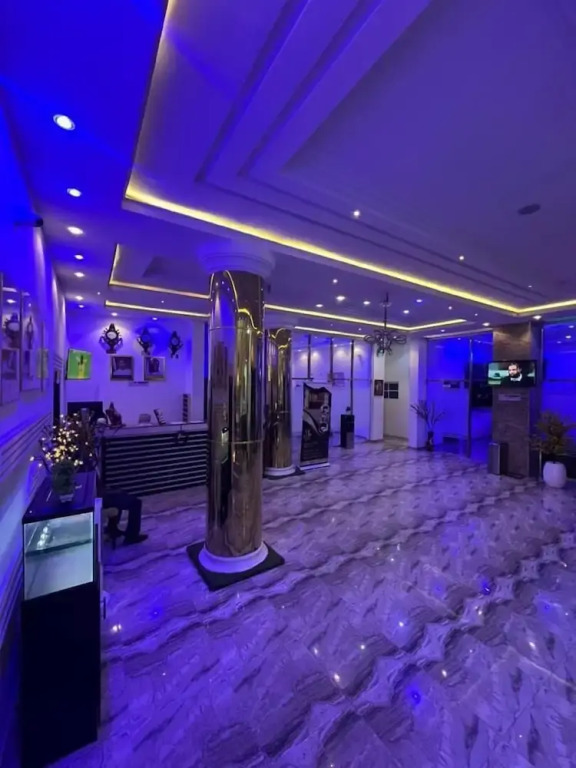 Leons Hotel and Suite