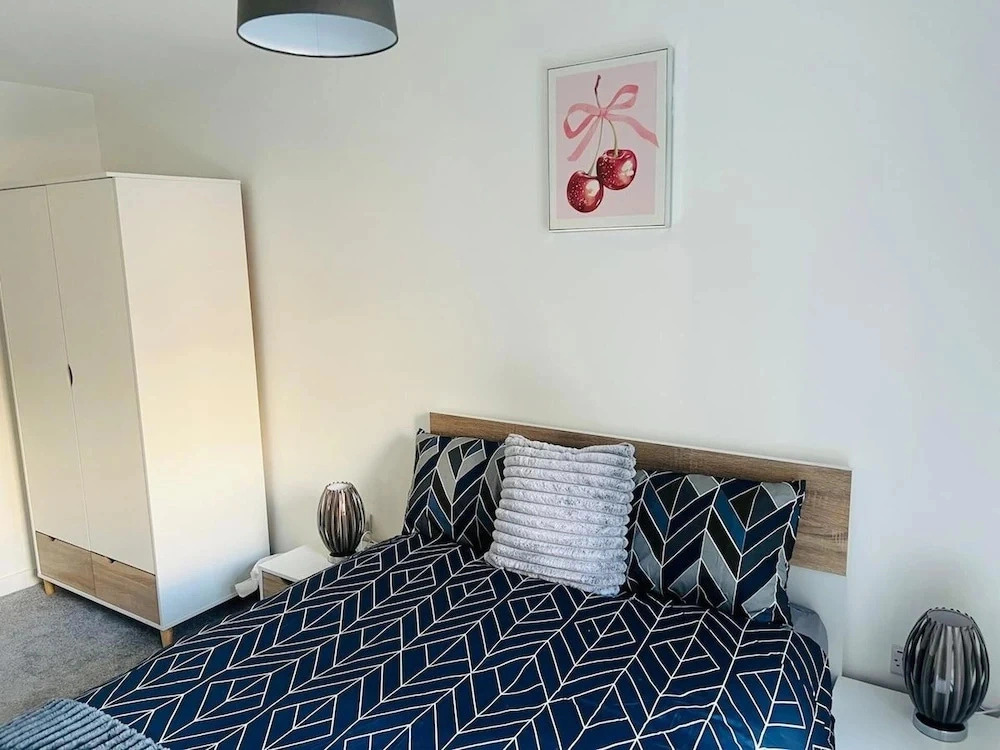 Sleeps 3 - Garden and Parking - Near Old Trafford
