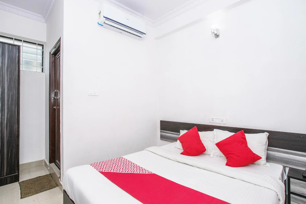 OYO 13941 NR Suites