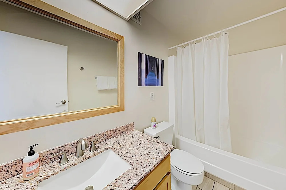 New Listing! Oceanfront Pacific Beach 1 Bedroom Condo