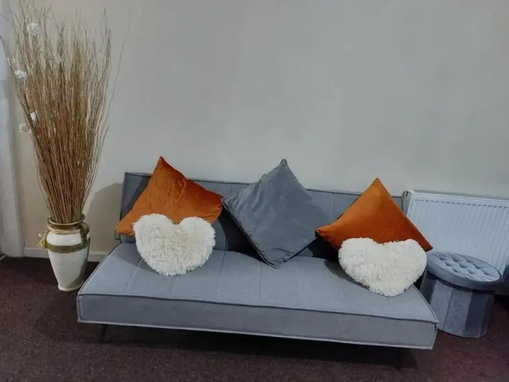 3 Bed House - Sleeps 6 - Parking - Wifi