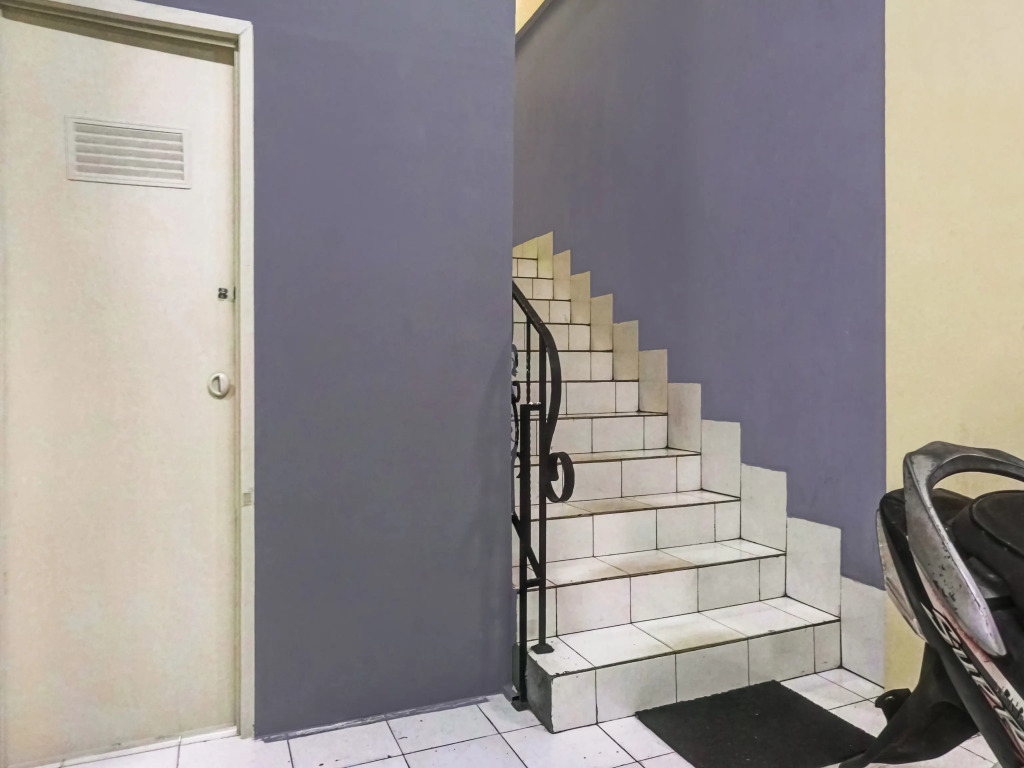 RedDoorz near Lokasari Mangga Besar 7