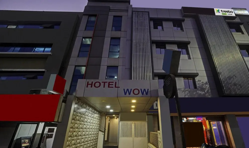 Treebo Wow, Surat Station