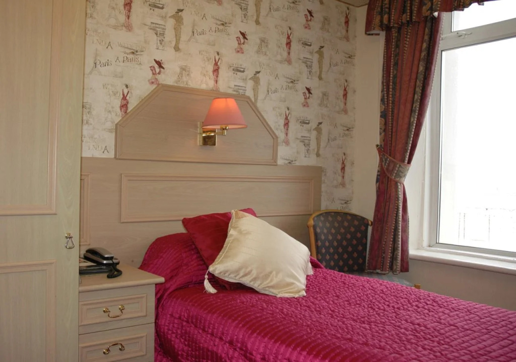 Parisienne Hotel