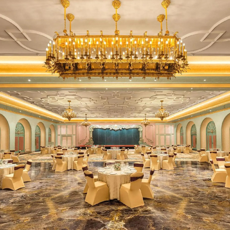 Hotel Hillock Ahmedabad