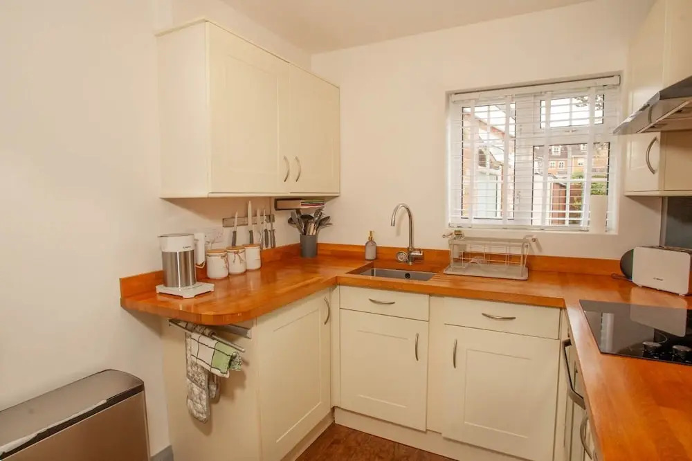 3bed House, Sleeps 7 - Hot Tub, Garden, Parking