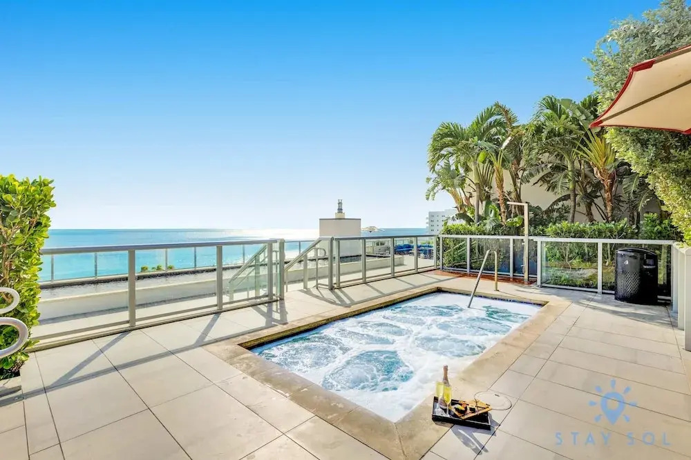 Beautiful Apartment w Rooftop Pool and Amenities