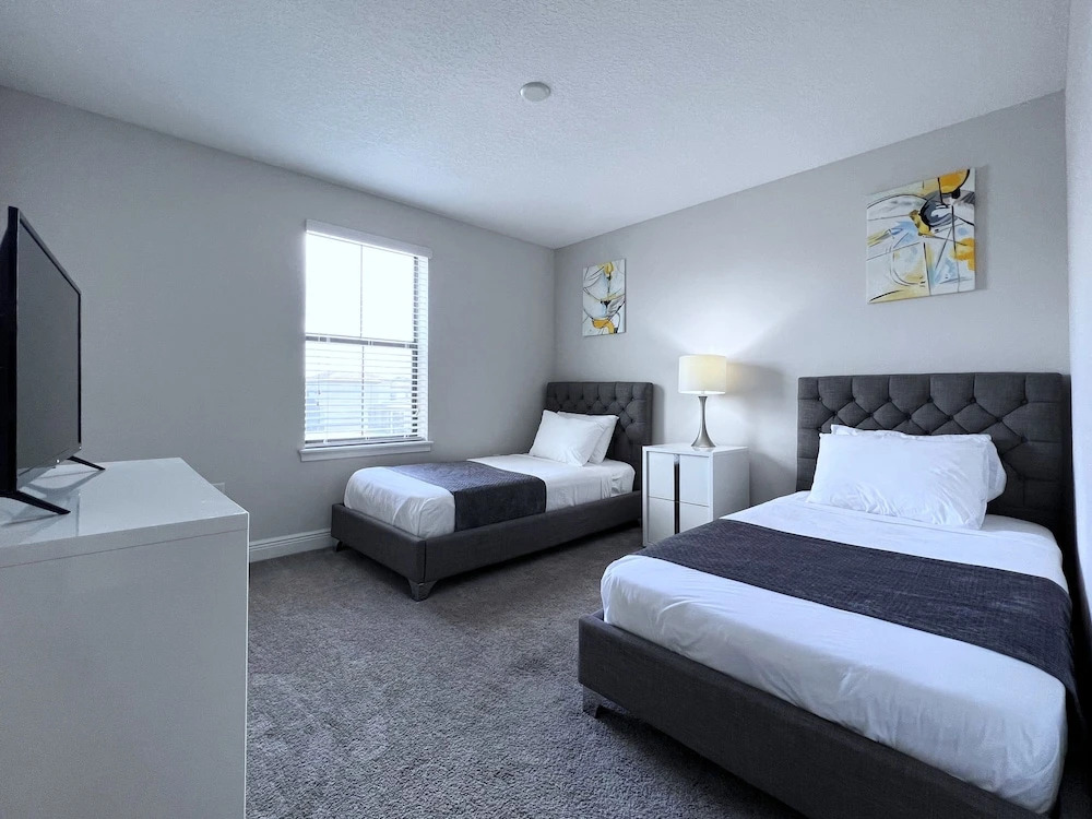 Balmoral Resort-192kb 4 Bedroom Home by RedAwning