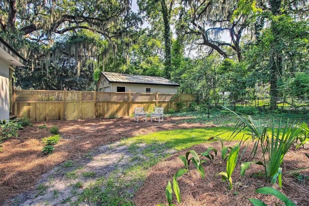 Elegant Savannah Hideaway w/ Private Garden