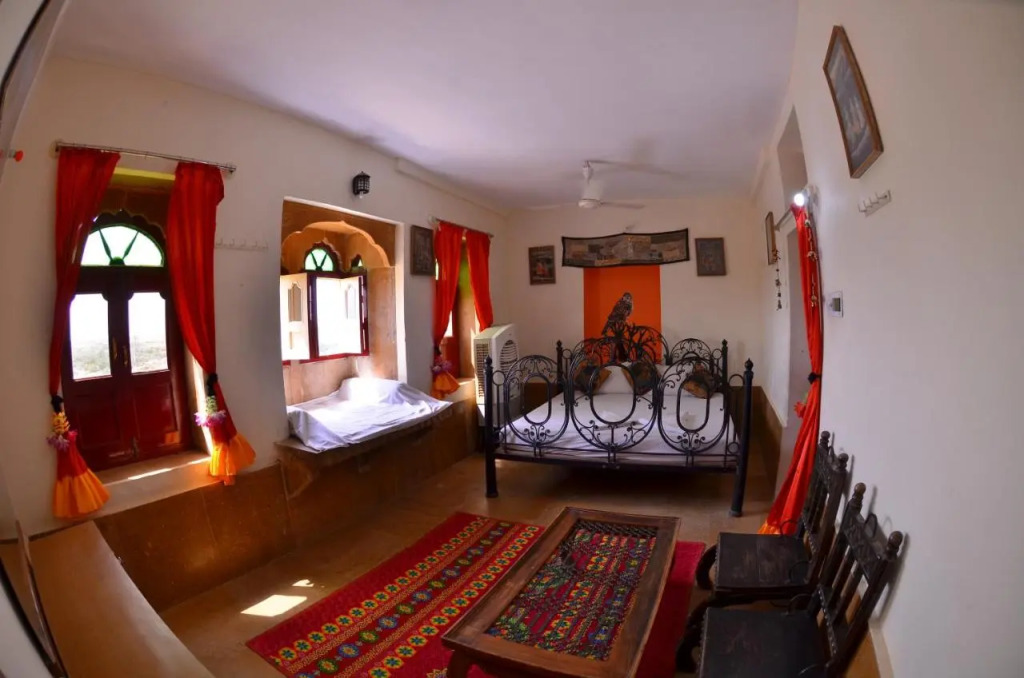 Deepak Hotel & Restaurant
