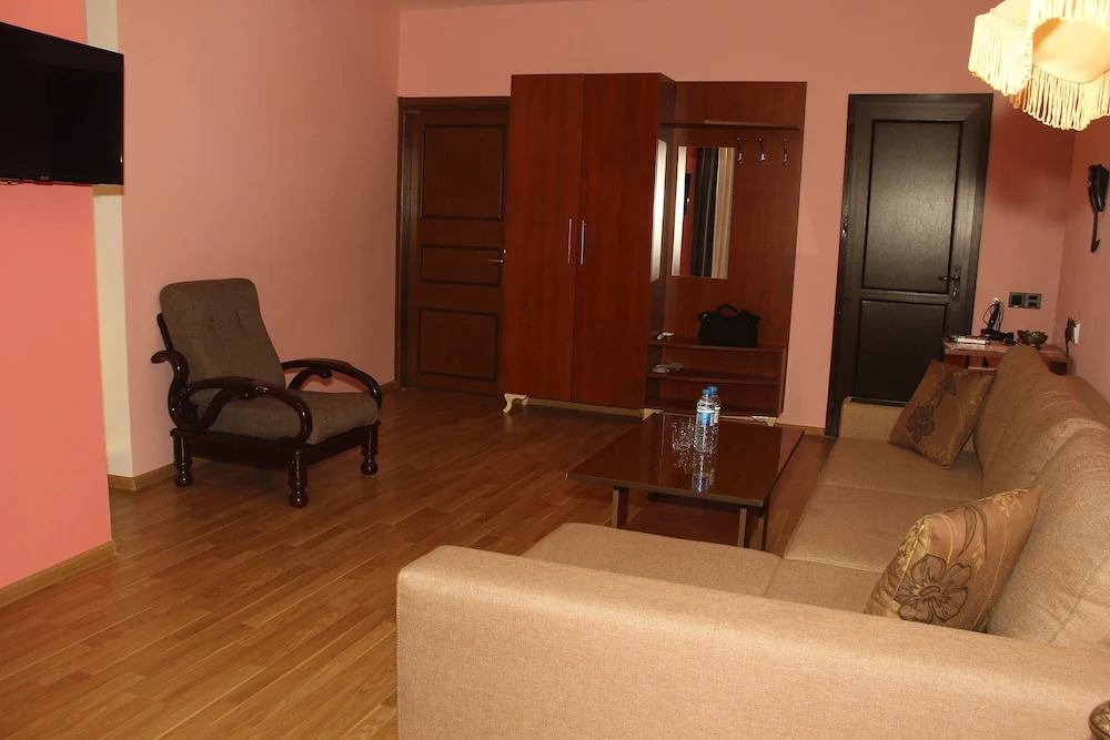 Yaffle Inn Shaki Boutique Hotel