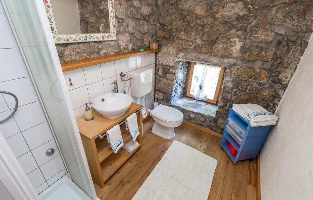 Amazing Home In Poljane