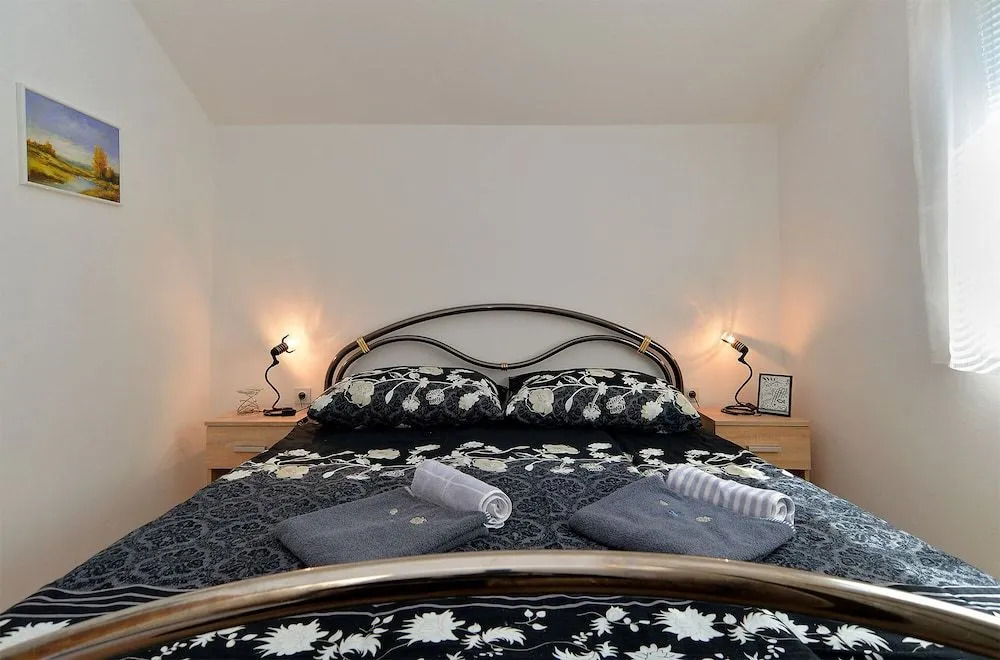 Apartment 1860