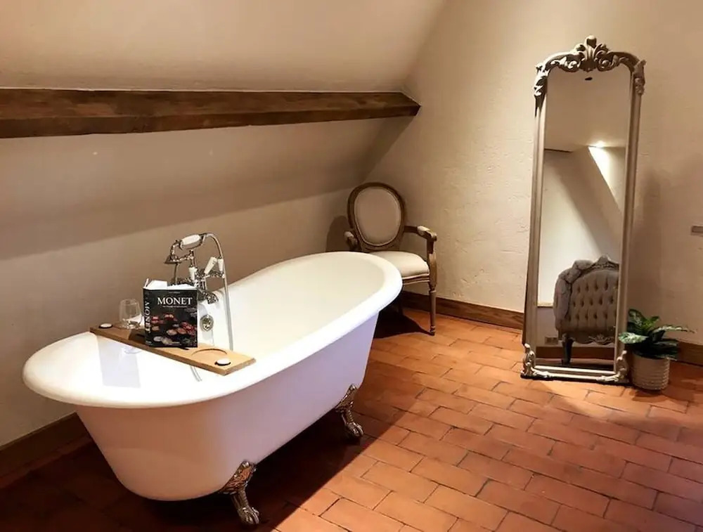 Luxury Secluded Chateau With Pool and hot tub