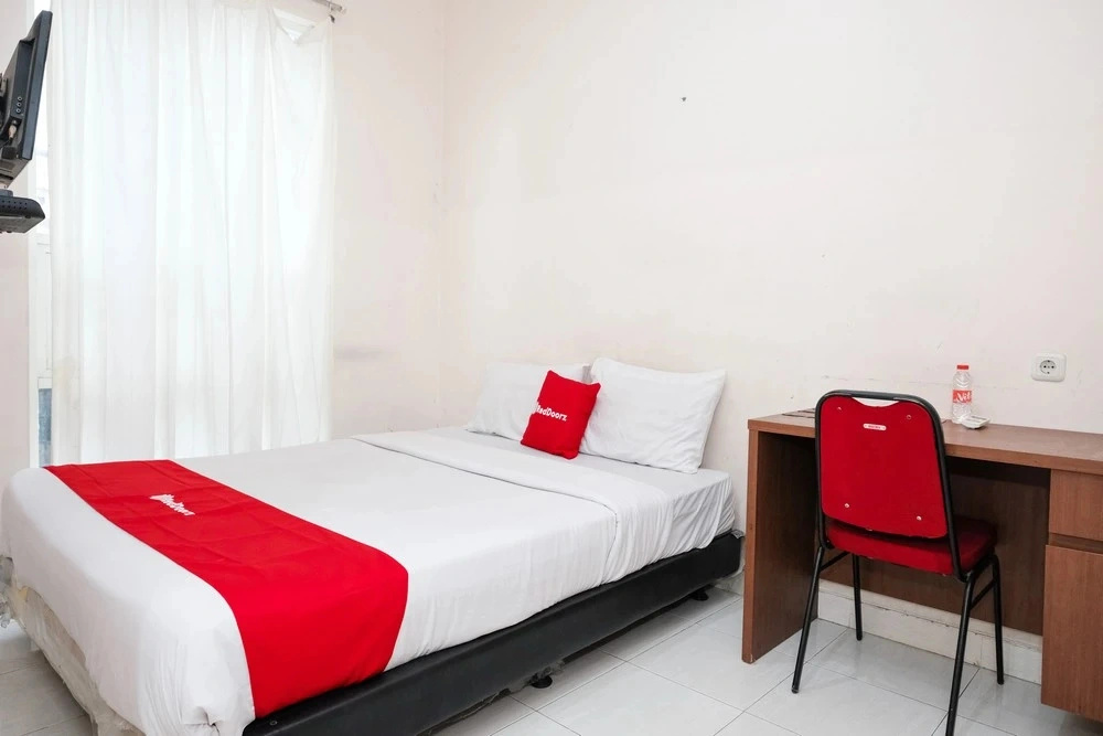 RedDoorz near UNESA Citraland Surabaya