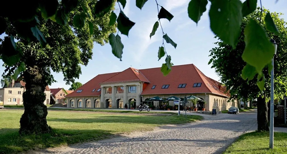 Remise & Westflügel Schloß Stolpe