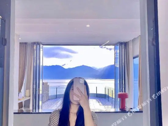 Yunzhiguo Yunduan Lakeview Holiday Hotel