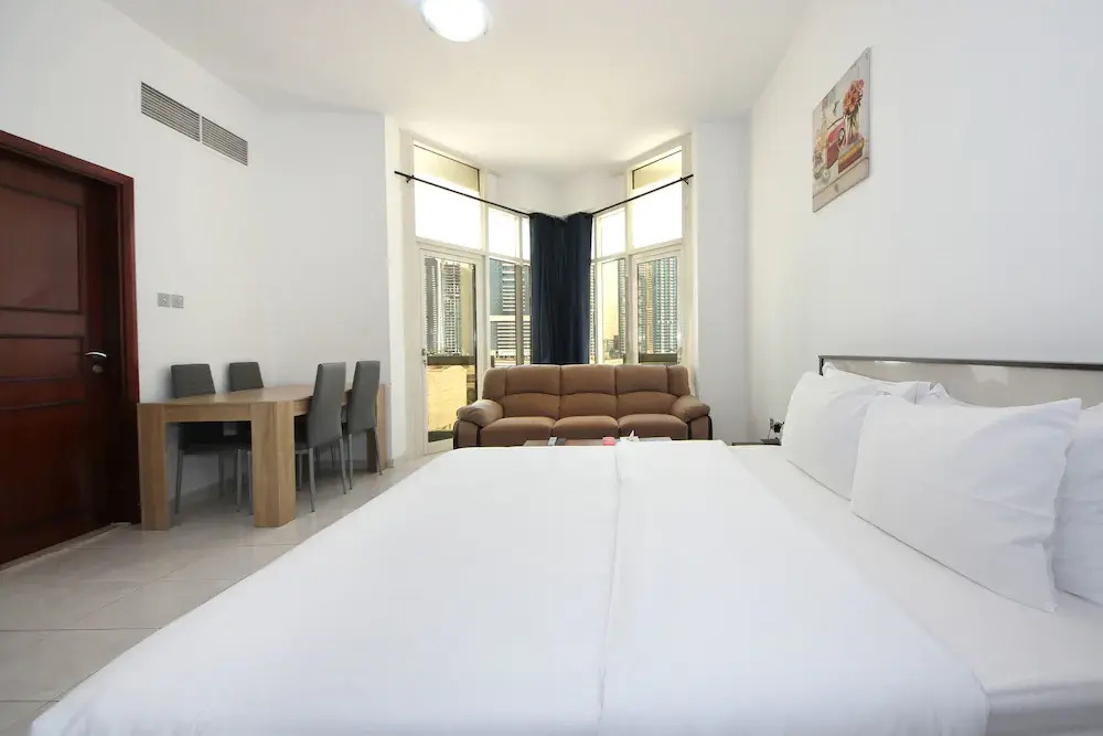Big Studio Apartment in Dubai Marina Walking to JBR Beach, Cruise and DMCC Metro