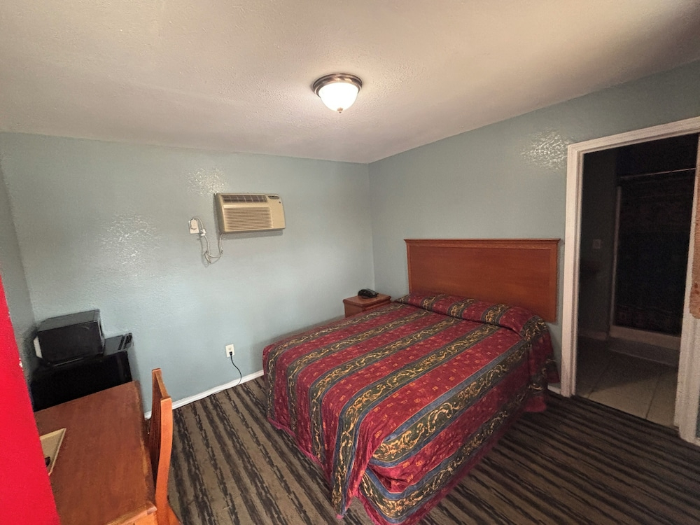 Hiway Inn