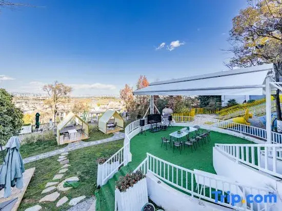 Huaqianzhu Hot Spring Hotel (Kunming Dianchi Xishan Scenic Area)