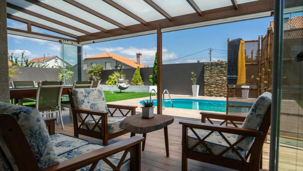 Villa con piscina cerca de la playa