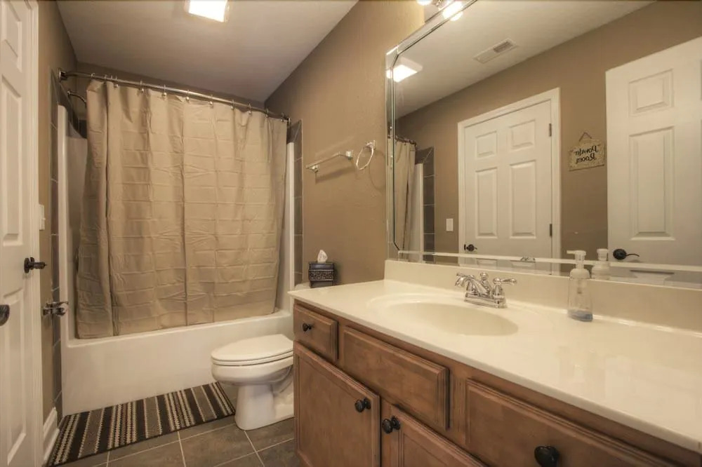Cherokee Valley Lodge - 6 Br home by RedAwning