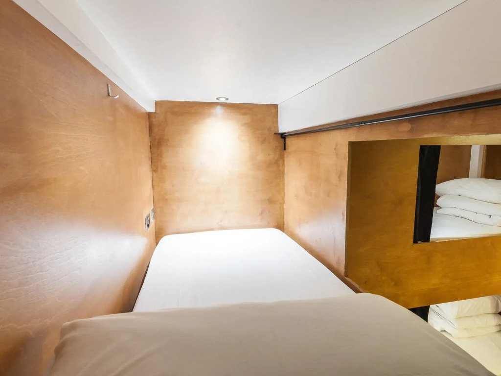 Revolver ApartHotel