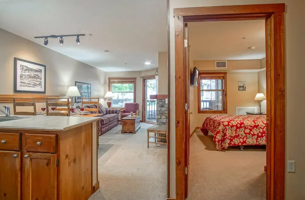 Rimfire 160: Walking Distance to Shops, Restaurants, Starbucks 1 BR Sleeps 4